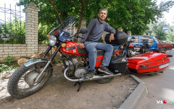 «Перемешаю 2 моря и выиграю 3 рубля»: как россиянин на спор отправился через всю страну на старом мотоцикле