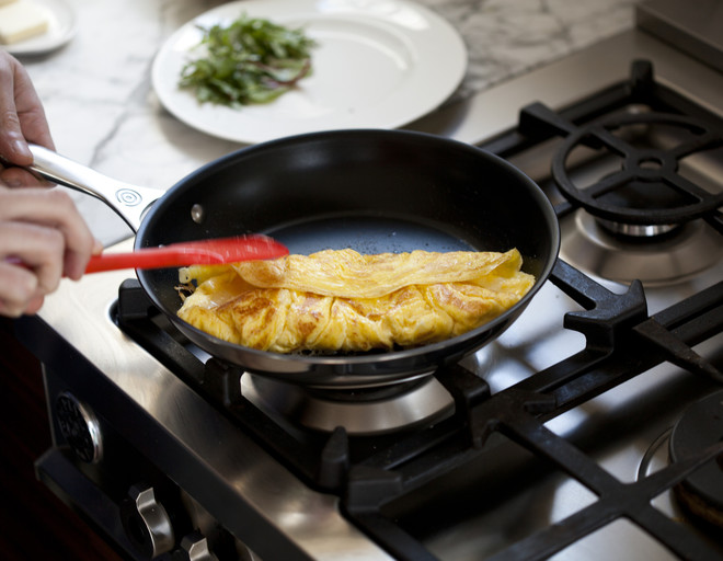 Как приготовить Вкусный омлет на сковороде (3 способа) рецепт пошагово