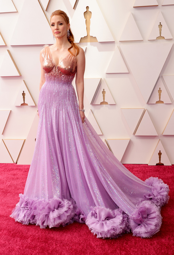 Шлейф-гипноз: Джессика Честейн в миндально-лавандовом платье Gucci из тысячи пайеток на «Оскаре-2022»