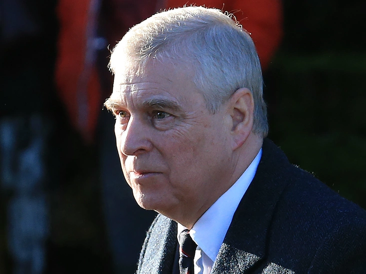 Принц Эндрю на службе в церковь Святой Марии в Хиллингтоне, Норфолк, 19 января 2020