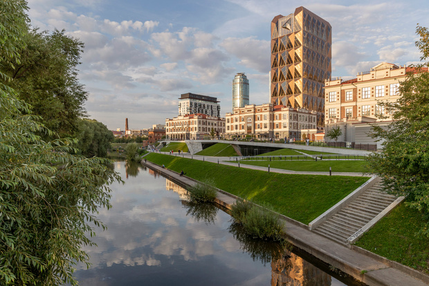 Фото №1 - Офисное здание по проекту Foster+Partners в Екатеринбурге
