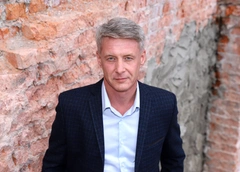 Родные в Донецке, развод и молодая жена. Расколотая семья звезды «Ищейки» Александра Макогона