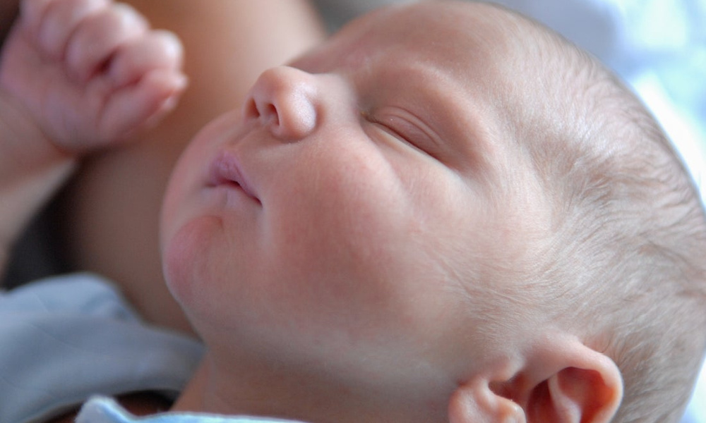 Режим сна и бодрствования новорожденного: что нужно знать родителям ...