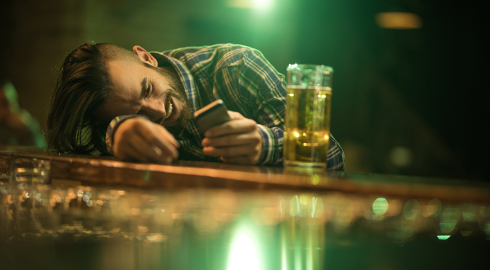 Как алкоголь меняет наше поведение: 4 типа опьянения
