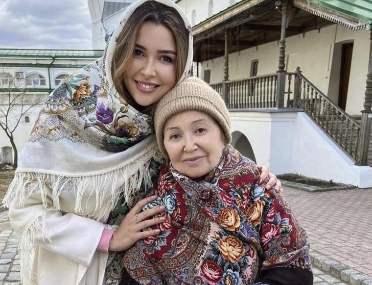 Анна Заворотнюк с бабушкой