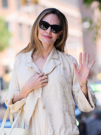 Расхитительница сердец: сколько раз выходила замуж Анджелина Джоли?