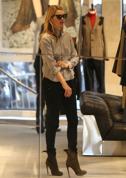 Кейт Мосс устроила шопинг в Париже
