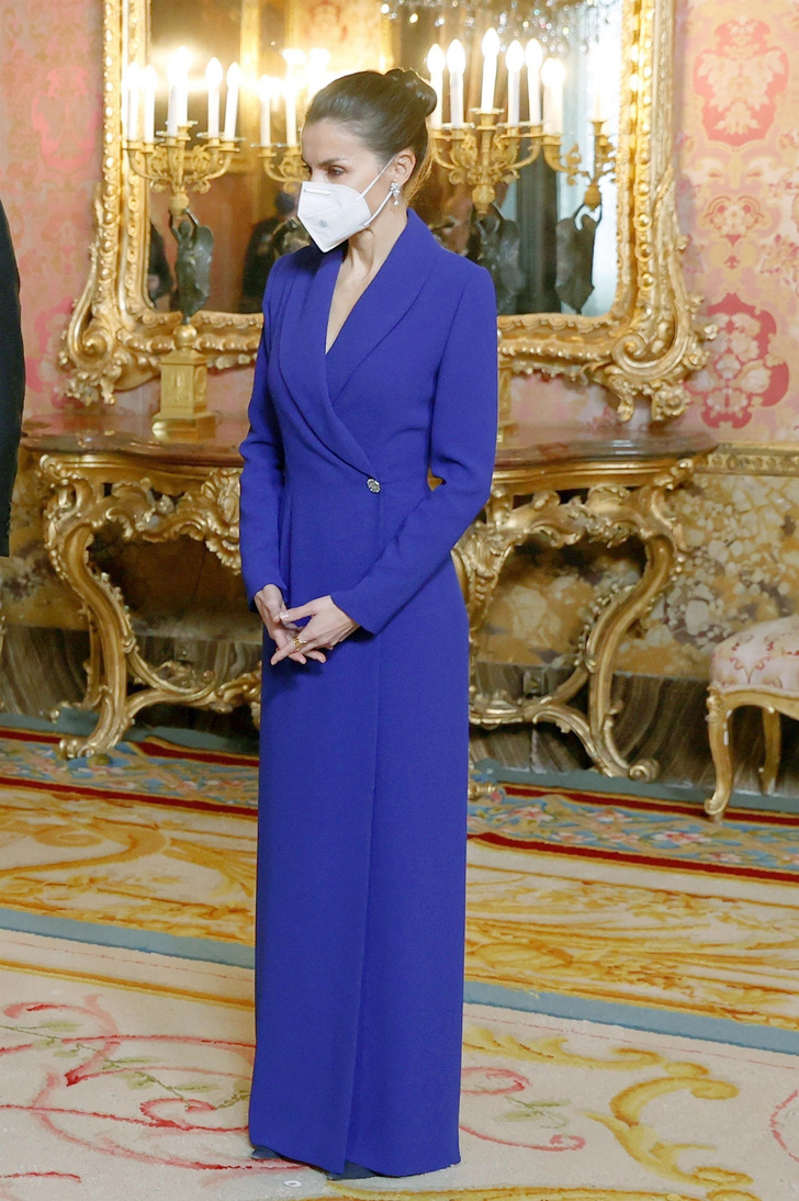 Роскошное платье благородного оттенка и бриллианты: официально самый красивый образ королевы Летиции