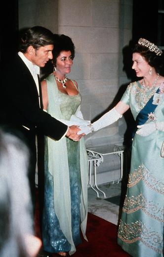 Как звезды одевались на встречи с Королевой: от гламура Мэрилин Монро до латекса Леди Гаги