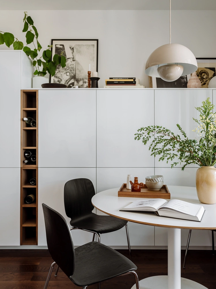 Мебель, ИКЕА. Над столом — подвесной светильник Flowerpot VP7, &Tradition. Аксессуары, H&M Home, Zara Home. | Источник: Ольга Шангина