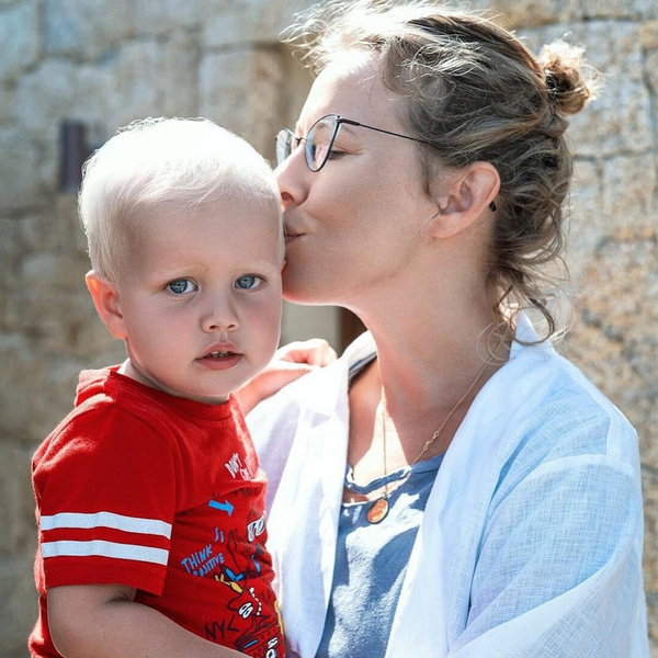 Ксения Собчак уверена, что ее сын растет «честным русским парнем»