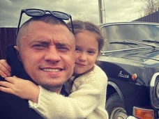 Семейное путешествие Прилучного и секрет похудения Зверевой: новости из соцсетей звезд
