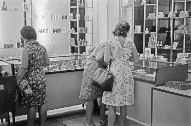 От «Красной Москвы» до «Свердловска»: какими ароматами пользовались женщины в Советском Союзе