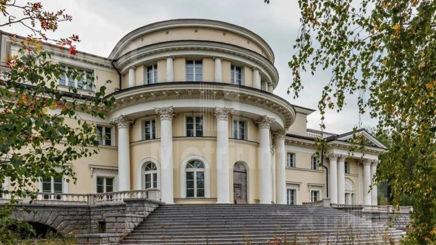 5 невероятных и роскошных домов, которые продаются сейчас на ЦИАН и Avito