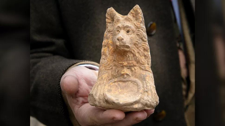 В Риме обнаружили статуэтку собаки возрастом 2000 лет