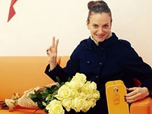 Елена Исинбаева открывает торговлю сувенирами