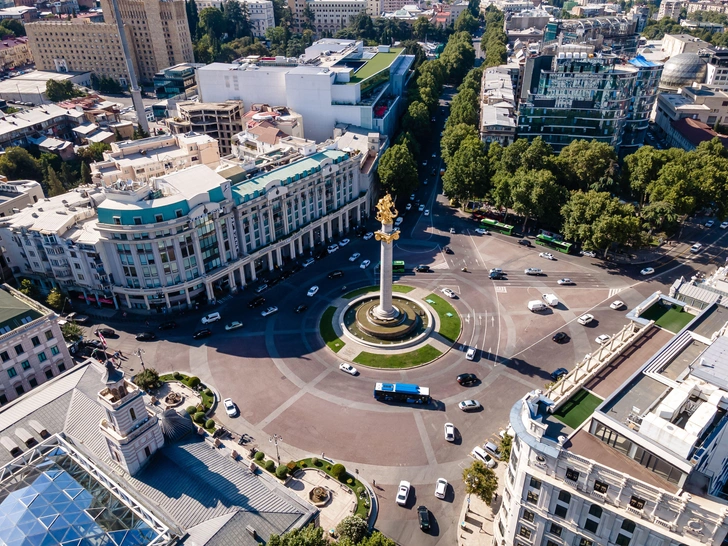 Туда и обратно: занимательная прогулка по главной улице Тбилиси для любителей истории и архитектуры