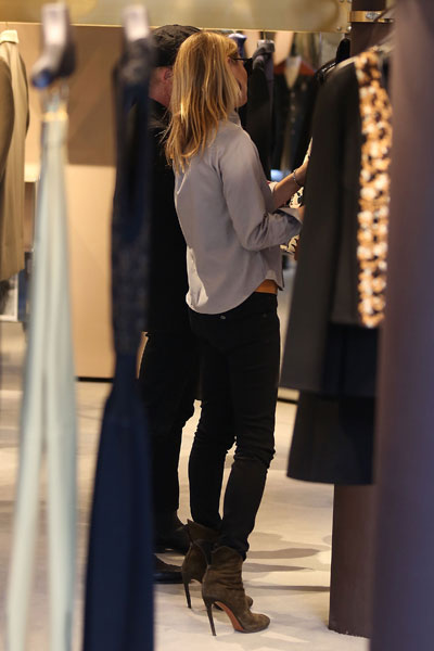 Кейт Мосс устроила шопинг в Париже