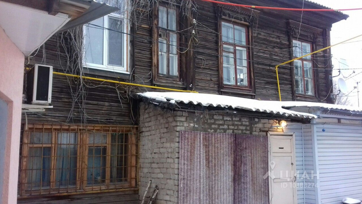 Для многих жильцов проживание в таких квартирах становится настоящим испытанием. Недостаток света, темные углы, грязь и пыль в каждом уголке, отсутствие мебели и примитивные условия жизни – все это является лишь малой частью проблем, с которыми приходится сталкиваться при съеме такого жилья.