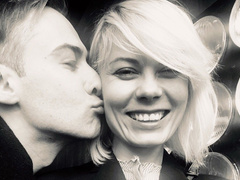 Дмитрий Шепелев опубликовал фото, на котором целует свою девушку Екатерину Тулупову