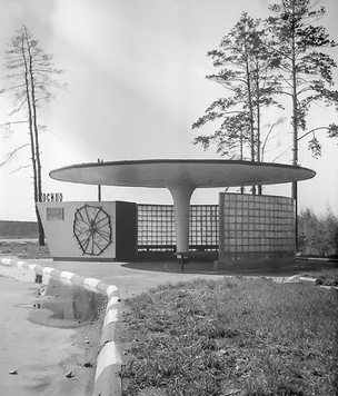 История одной фотографии. Автобусная остановка в СССР, 60-е годы