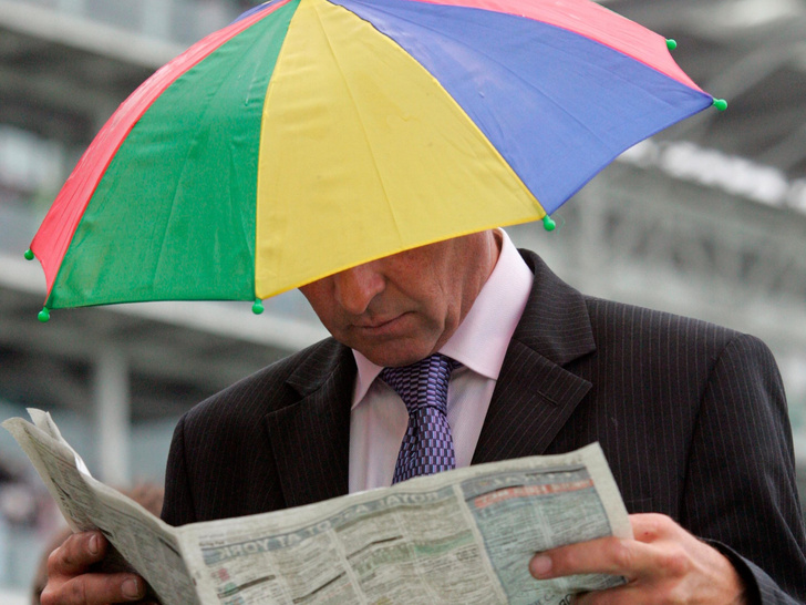 7 лайфхаков для дождливой погоды: как сэкономить при покупке зонтов и плащей