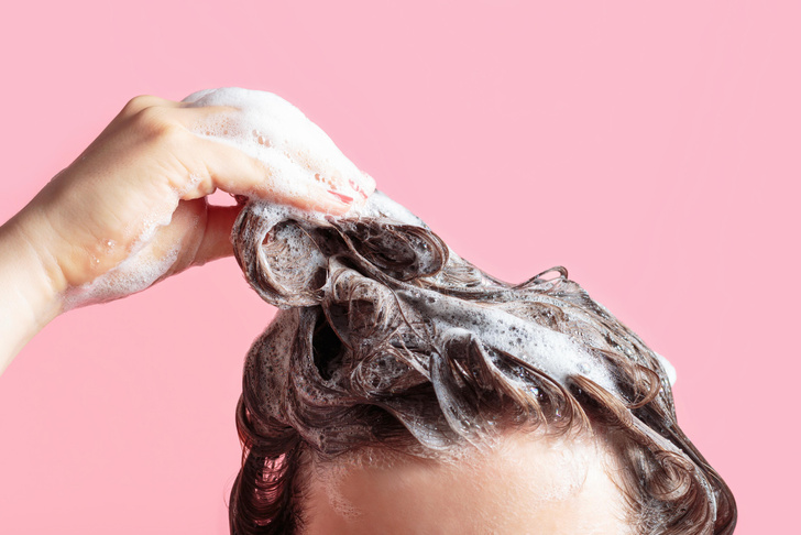 Секреты чистых волос: как часто нужно мыть голову на самом деле — вы так делаете?