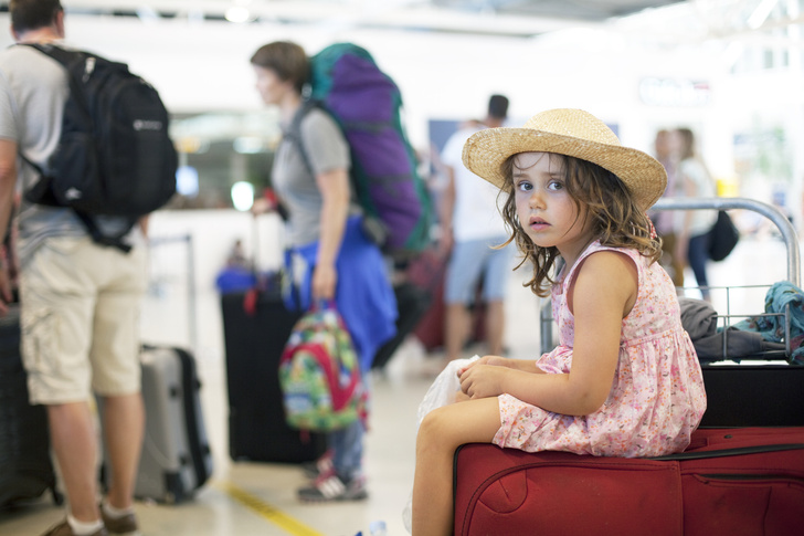 «Я не останусь без отпуска»: женщина бросила дочь в аэропорту и улетела отдыхать одна