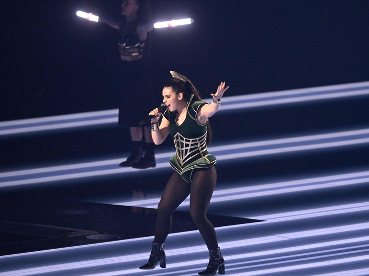Модное безумие: самые эпатажные наряды участников «Евровидения-2023», которые вошли в историю конкурса