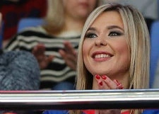 Пелагея повеселилась с бойфрендом в караоке-баре