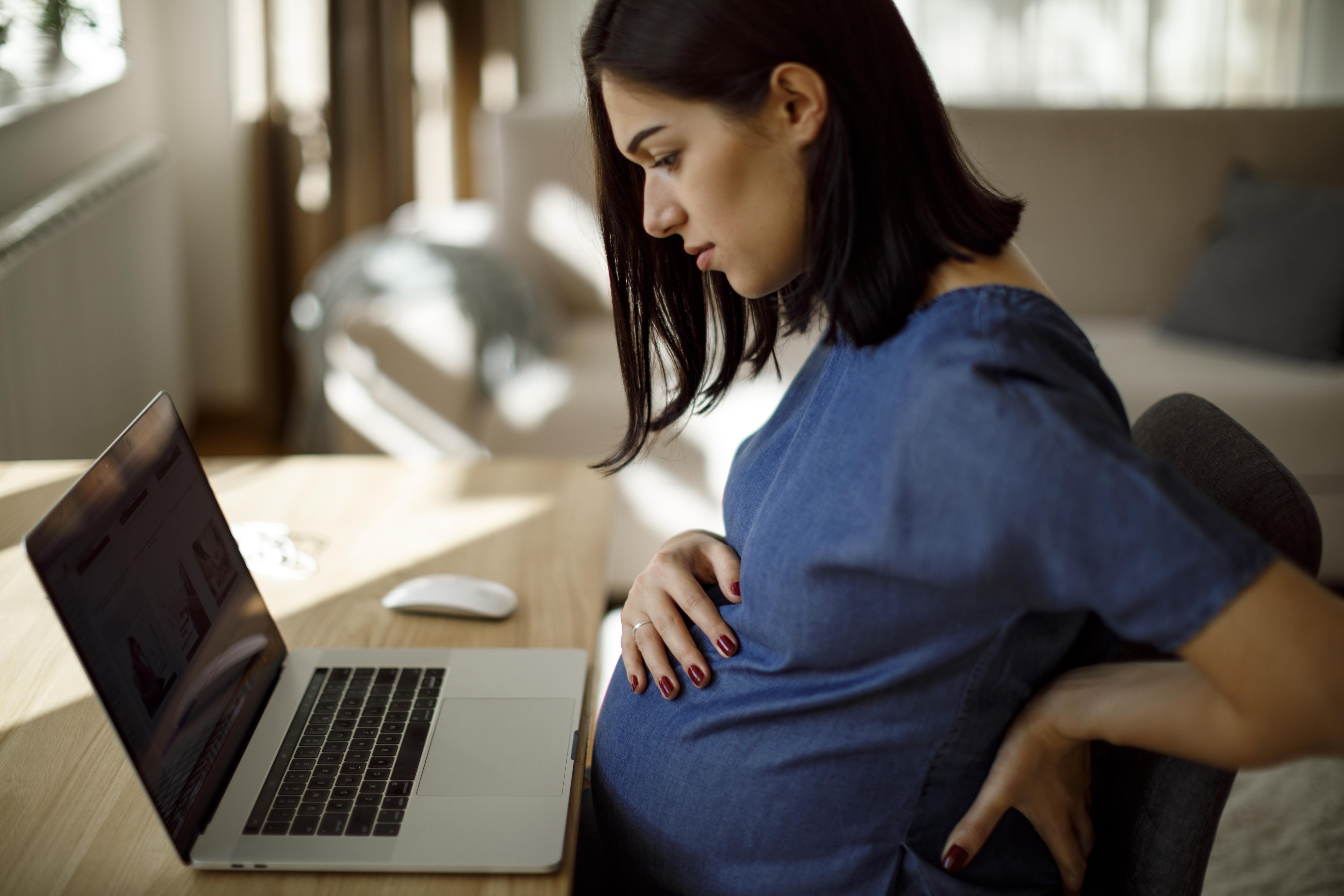 Почему при беременности чешется живот на разных сроках