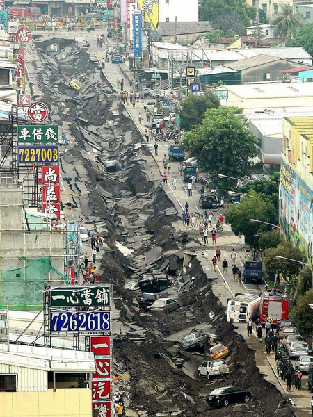 Страшно красиво: 10 впечатляющих фото техногенных катастроф