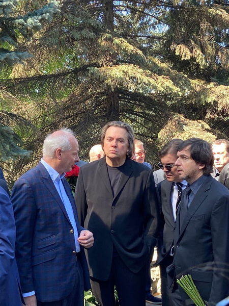 На Троекуровском кладбище прощаются с журналистом Эдуардом Сагалаевым