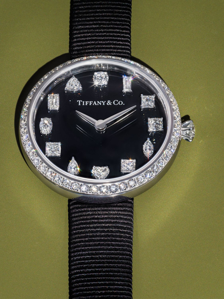 Tiffany & Co. создали часы-трибьют бриллиантам и своему самому известному помолвочному кольцу