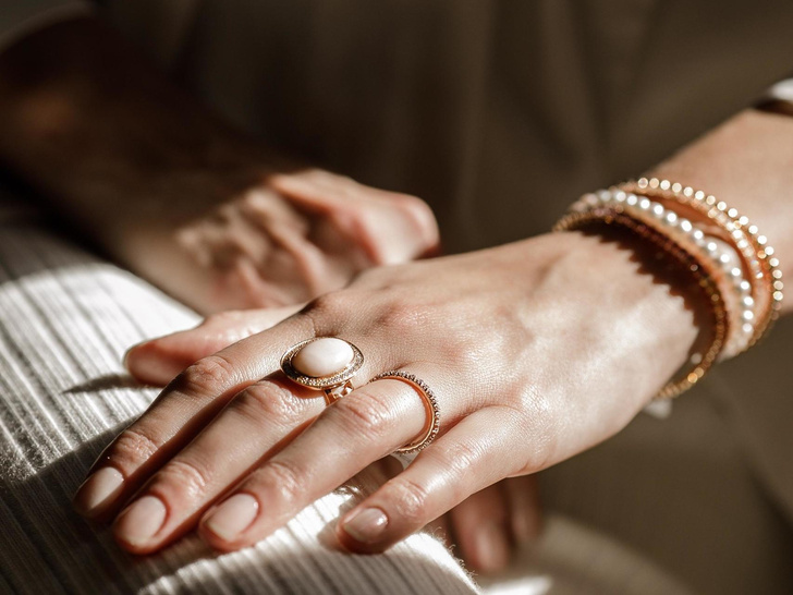 Как снять застрявшее кольцо с пальца: 5 лучших методов