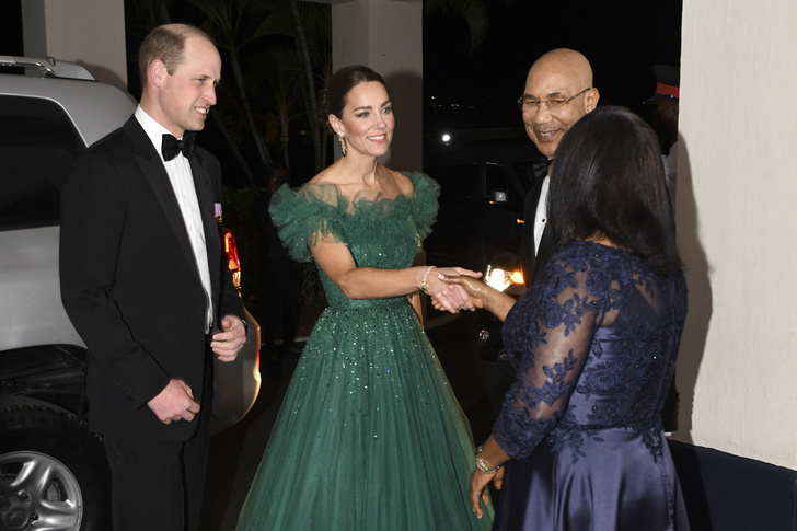 Подлинная принцесса: Кейт Миддлтон в изумрудном бальном платье и бриллиантах королевы затмила всех