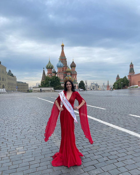 Ирина Рягузова — жительница Омска, которая будет отстаивать честь России на конкурсе «Миссис Вселенная». Смотрим фото чаровницы