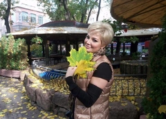 Мария Максакова прокатилась на метро в дерзком мини