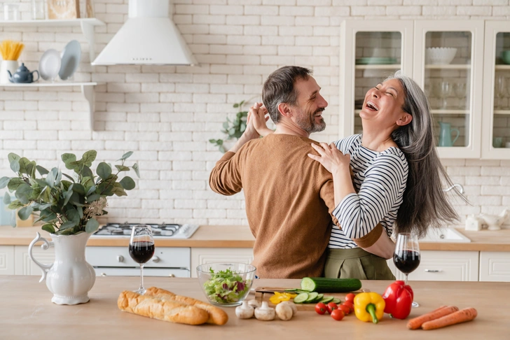 Возраст не помеха: 5 качеств женщин 40+, которые кружат голову мужчинам