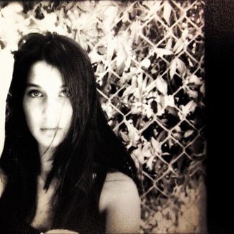 Белла Хадид показала снимки из своей самой первой фотосессии