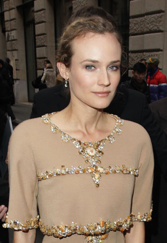 Диана Крюгер (Diane Cruger) на показе Chanel во время Парижской Недели Моды`11 Диана Крюгер (Diane Cruger) на показе Chanel во время Парижской Недели Моды`11