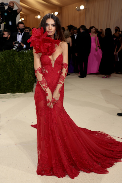 Парад богинь: 15 супермоделей на Met Gala 2021