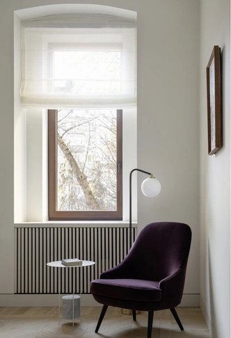 Кресло, Walter Knoll. Столик Panna Cotta, Molteni&C. Паркетная доска, Finex. Краска, Little Greene. | Источник: Иван Ерофеев. Стиль: Дарья Савицкая