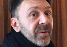 Сергей Шнуров гуляет без белья