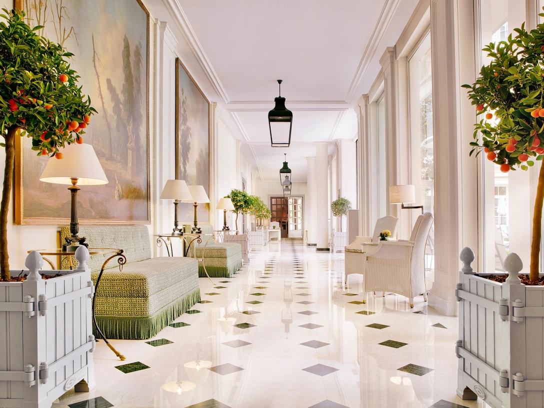 Уютный шик: элегантная классика и элементы нового века в Le Bristol Paris | marieclaire.ru