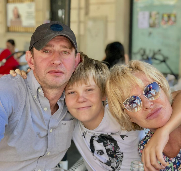 13-летний сын Хабенского вернулся в Москву: с кем живет и кого называет мамой