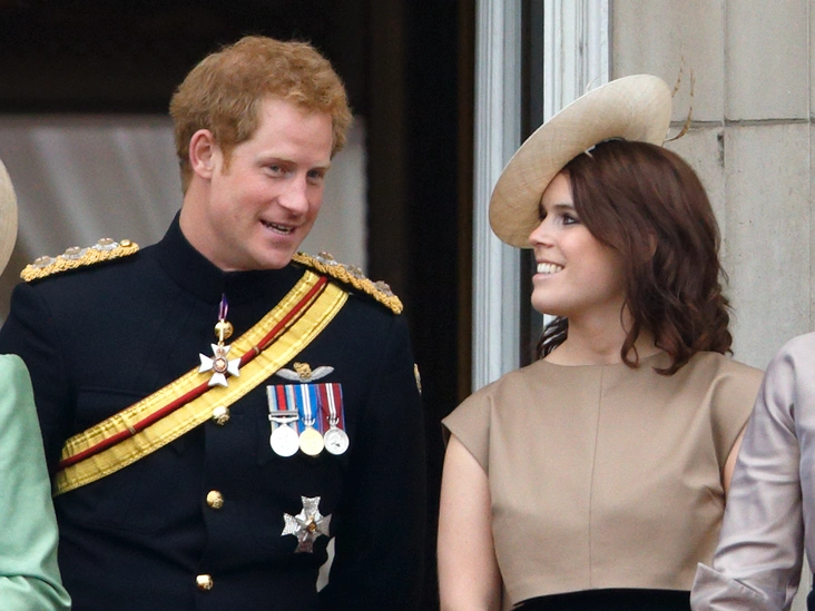 Гарри и Евгения на балконе Букингемского дворца в 2015 году