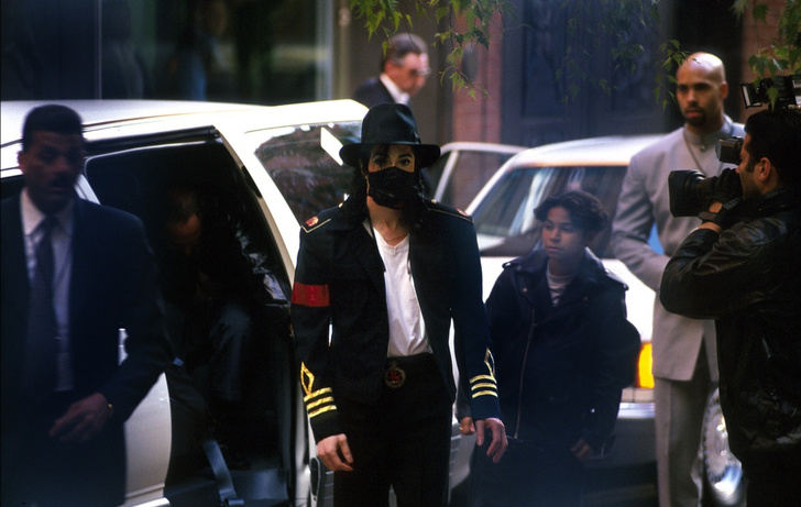 Телохранитель Майкла Джексона рассказал, зачем певец на самом деле носил пластырь на носу