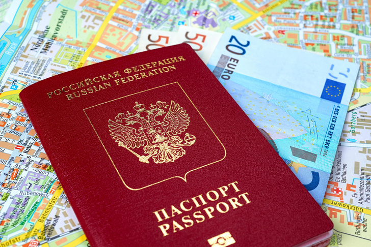 Попросят загранпаспорт в военкомате: новый закон ограничит право россиян выезжать за рубеж — что известно