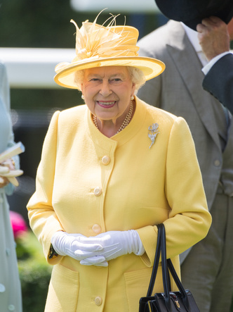 Подарок со смыслом: самая памятная брошь королевы Елизаветы, которую она носит уже 75 лет